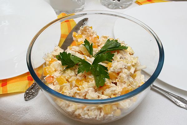 Рецепт - Салат из курицы с ананасами