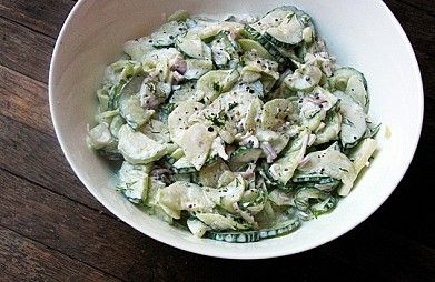 Рецепт - Салат из огурцов со сметаной