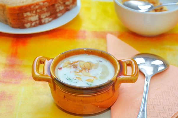 Рецепт - Суп хлебный с сыром и яйцами
