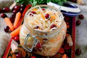 Рецепт - Салат из белокочанной капусты с тмином