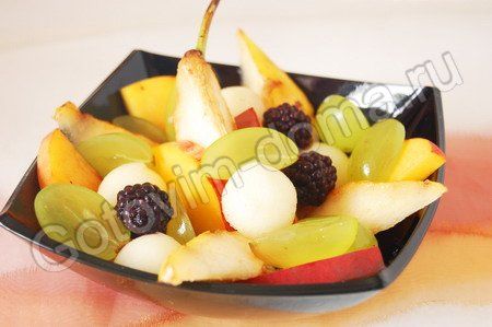 Рецепт - Салат из фруктов с мороженым