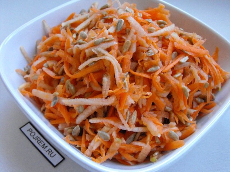 Рецепт - Салат из моркови и яблок с брынзой