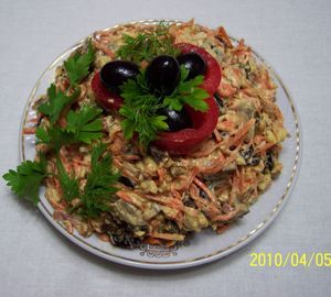 Рецепт - Салат из моркови с черносливом