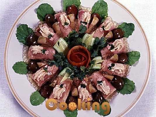 Рецепт - Ветчина заливная с мясным салатом